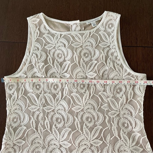 Elegant Sleeveless Top by Banana Republic - Picture 6 of 9